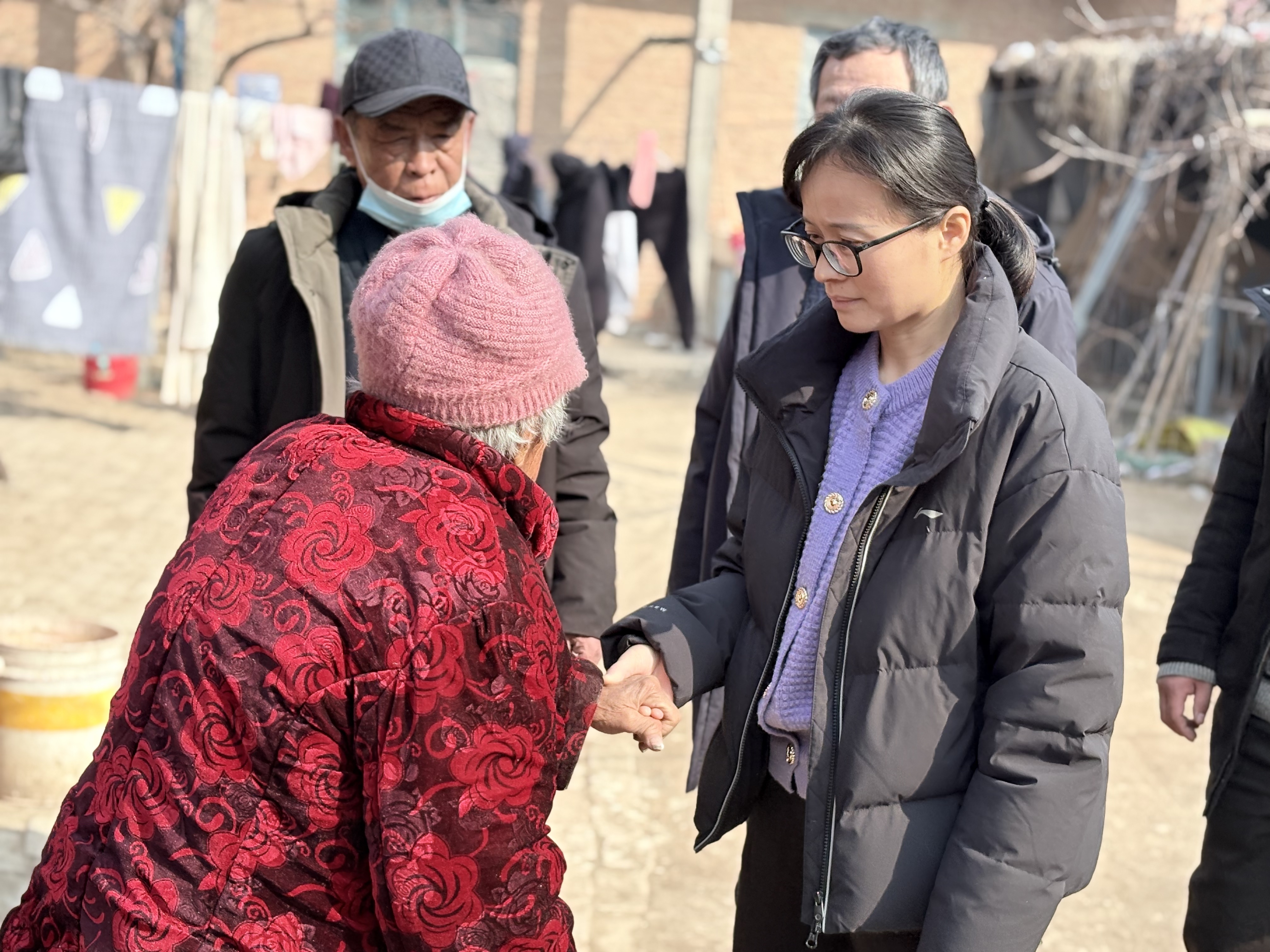 进村入户送温暖，，，，，，，精准扶贫显真情|山东vip888集团爱心慰问活动